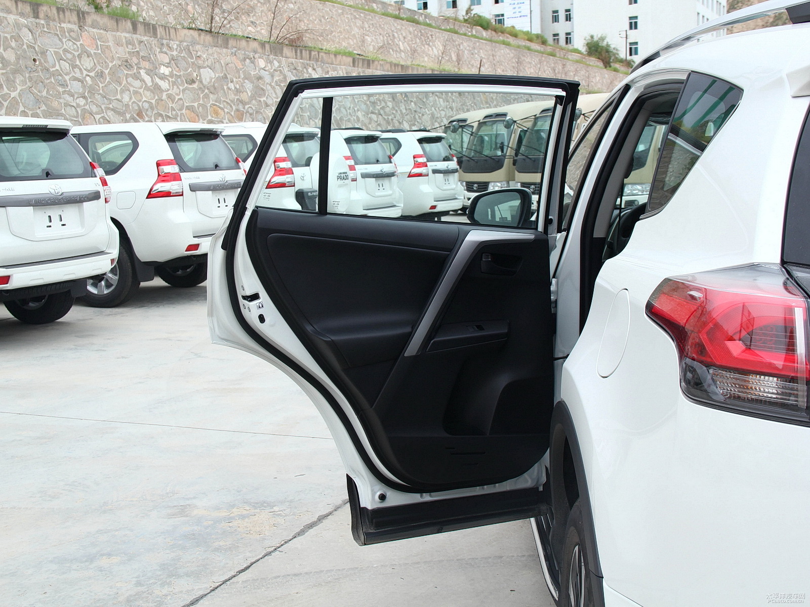 RAV4s܇(ni)DƬ