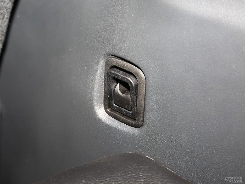 棕褐歐藍德車廂內(nèi)飾圖片