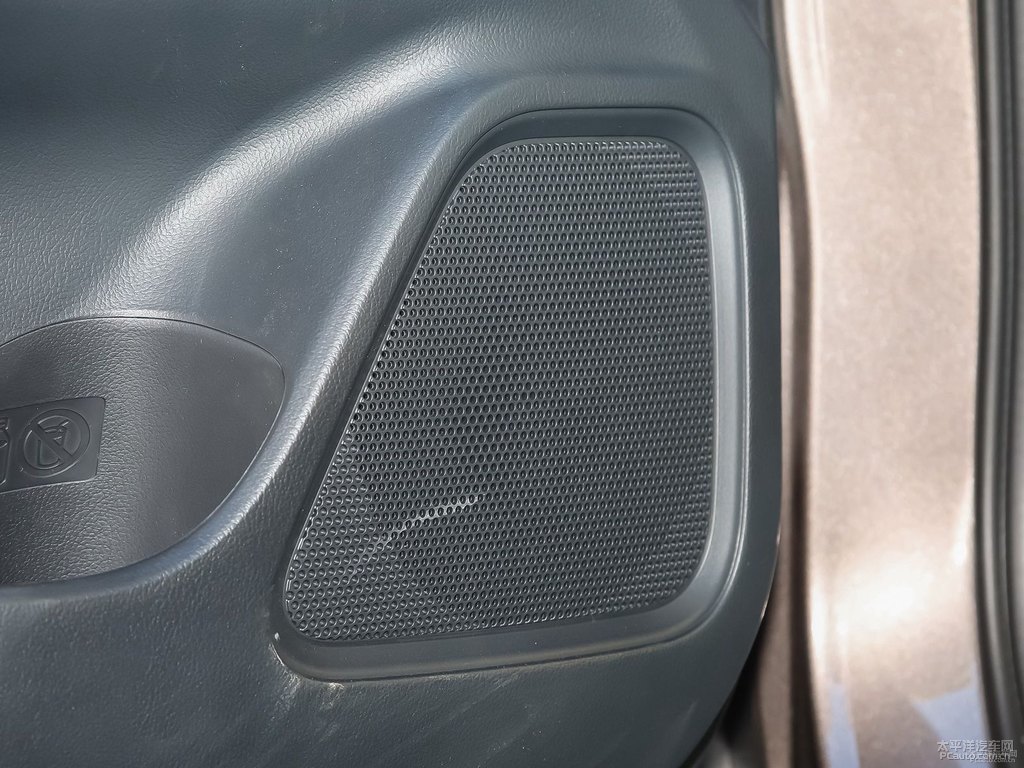 棕褐歐藍(lán)德車廂內(nèi)飾圖片