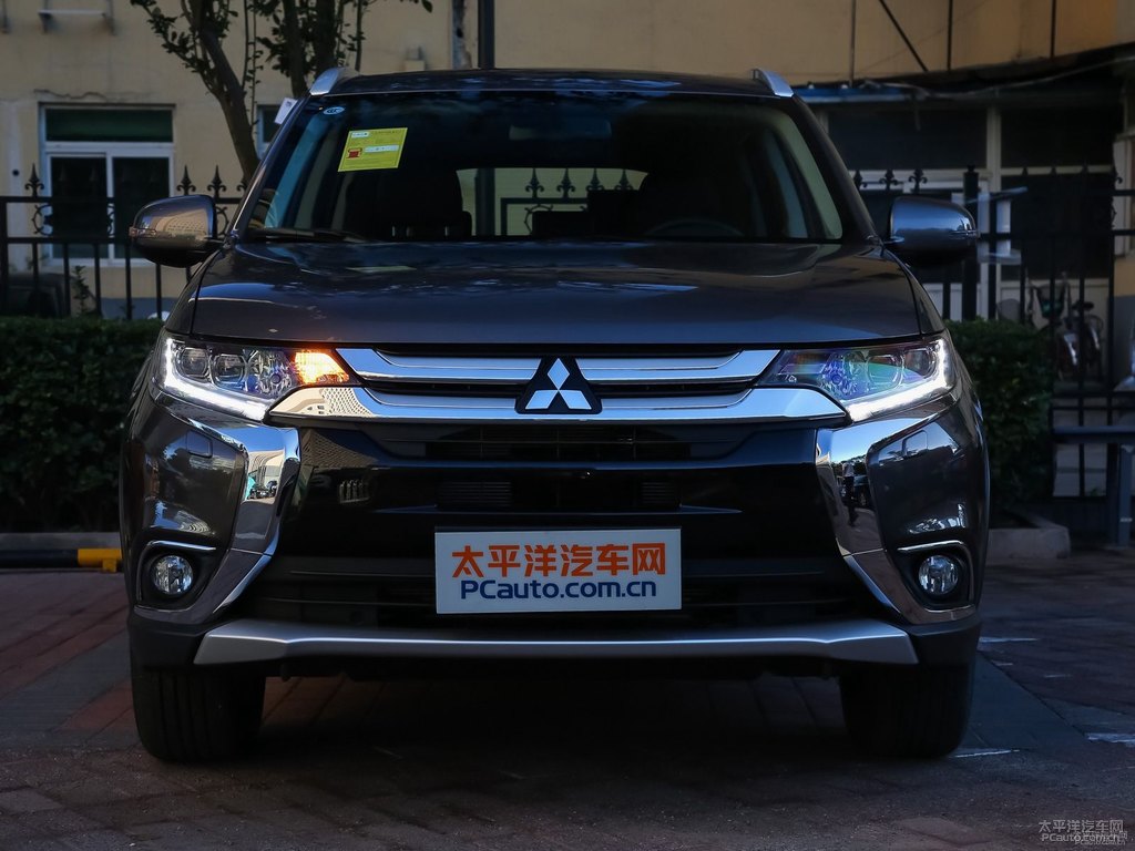 棕褐歐藍(lán)德車頭外觀圖片