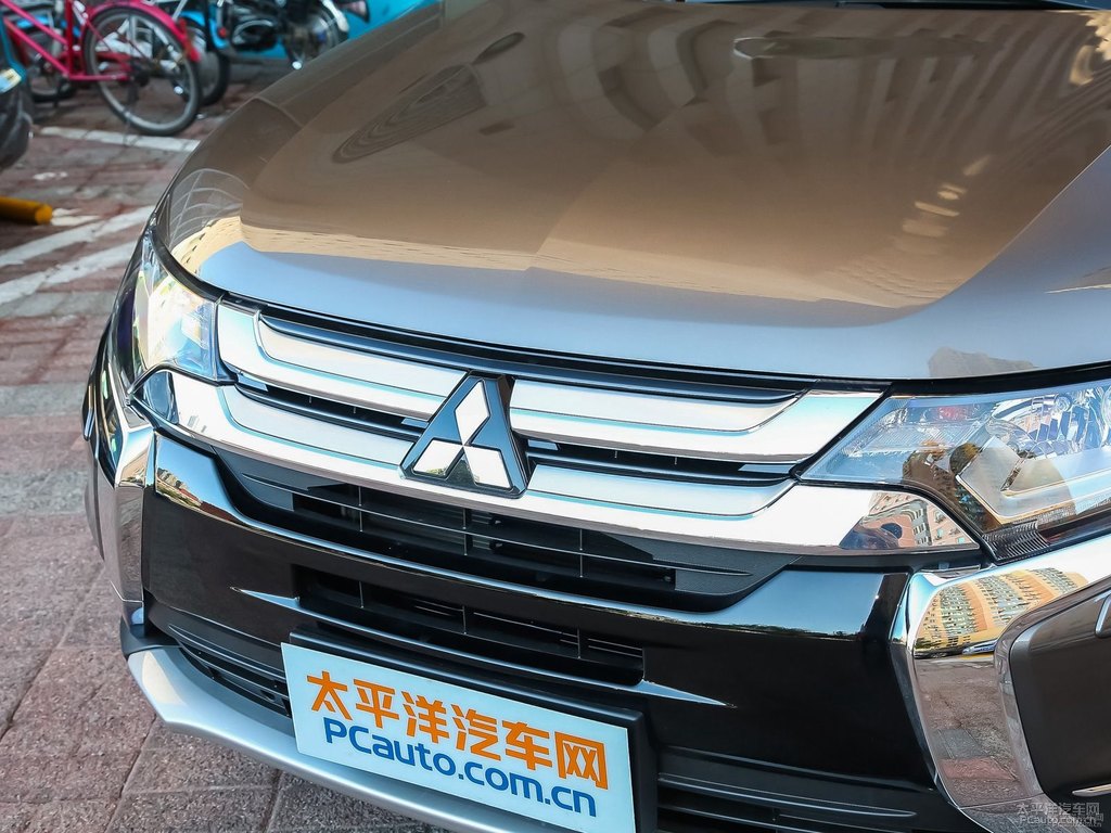 棕褐歐藍(lán)德車頭外觀圖片
