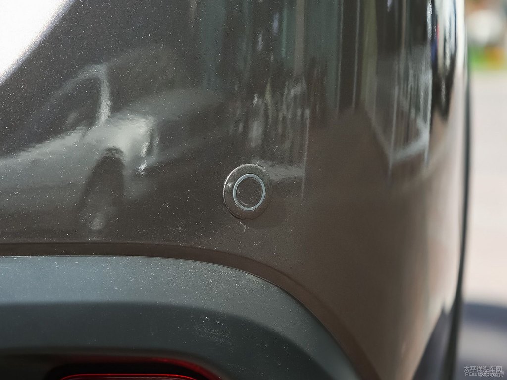 棕褐歐藍(lán)德車尾外觀圖片