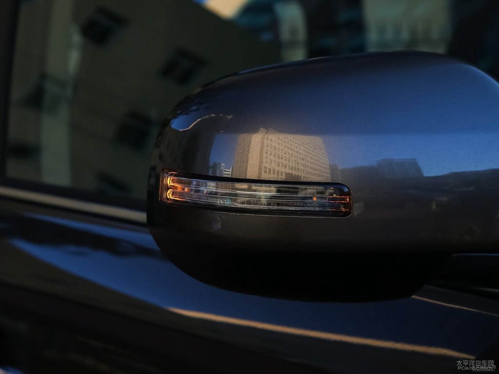 棕褐歐藍(lán)德車身外觀圖片