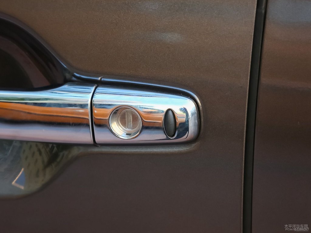 棕褐歐藍(lán)德車身外觀圖片
