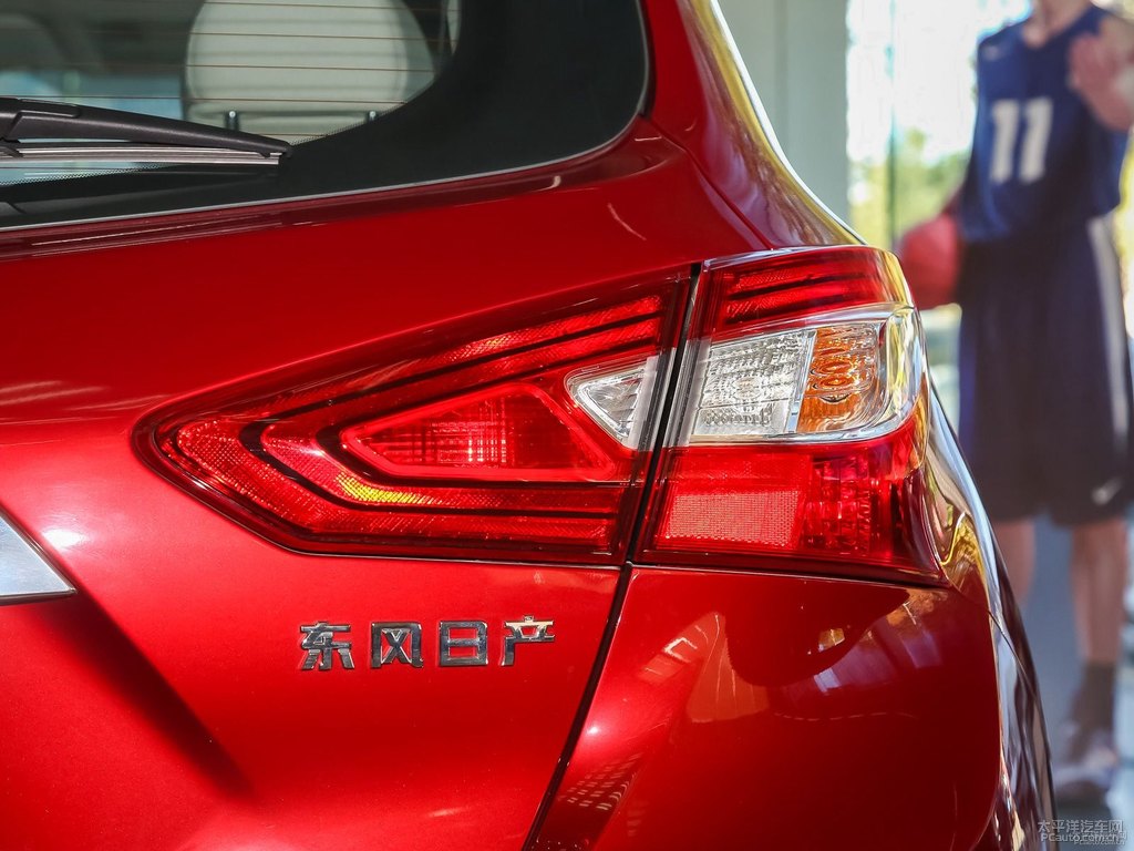 炫雅紅騏達(dá)車尾外觀圖片