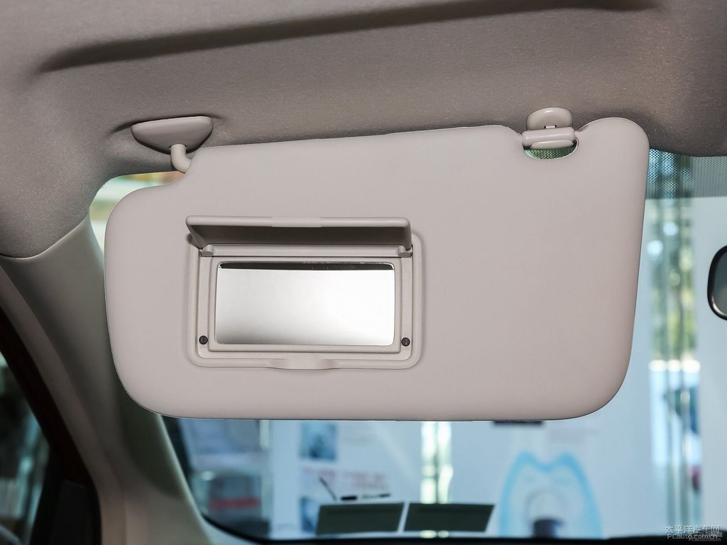 炫雅紅騏達車廂內(nèi)飾圖片