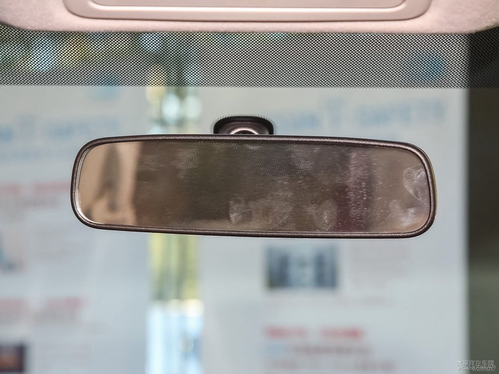 炫雅紅騏達(dá)車(chē)廂內(nèi)飾圖片