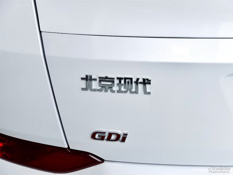 珍珠白途勝L車尾外觀圖片