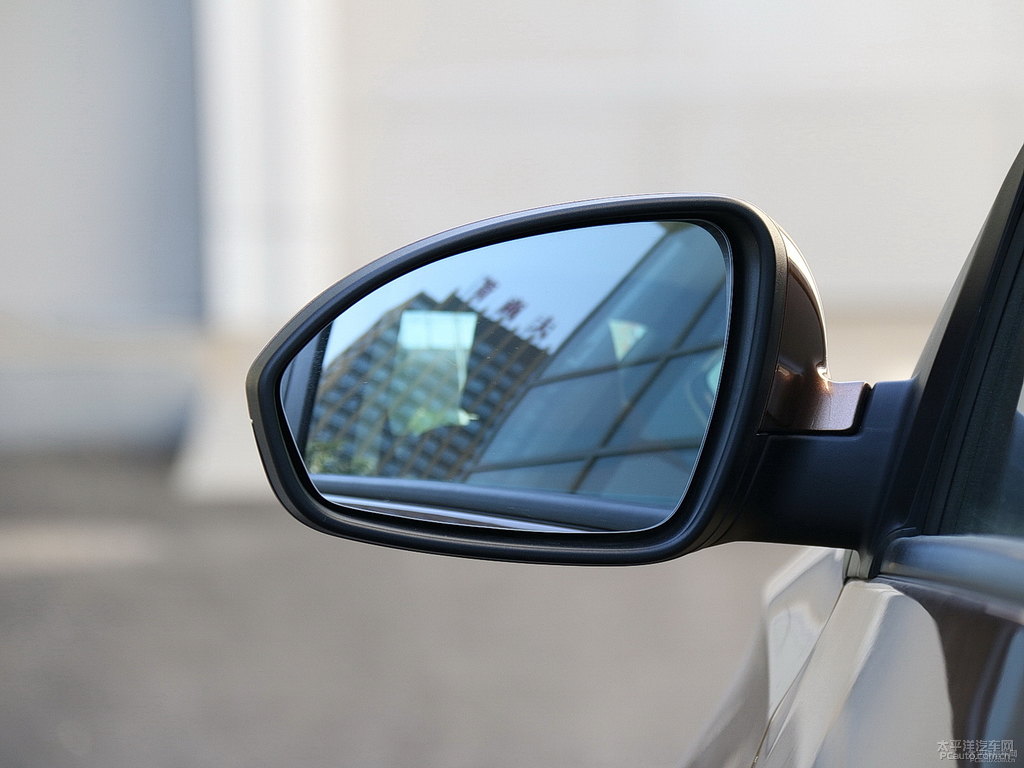 琥珀棕科沃茲車身外觀圖片