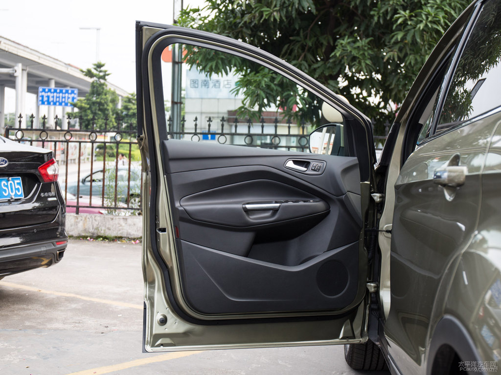 沙漠金翼虎車廂內(nèi)飾圖片