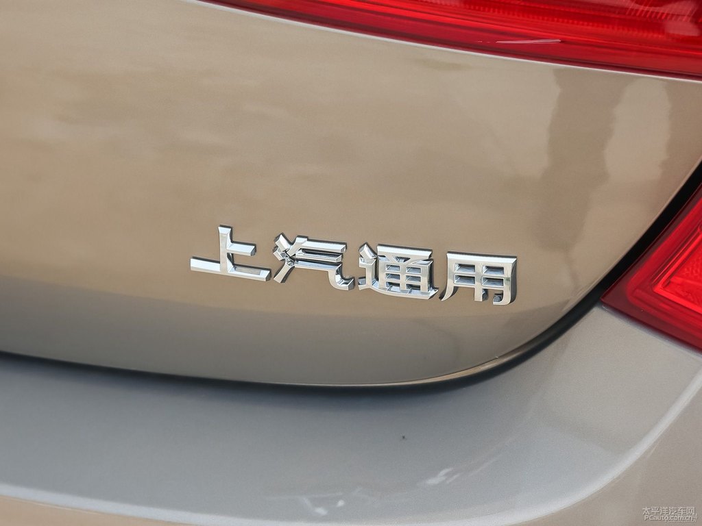 琉璃金君越車尾外觀圖片