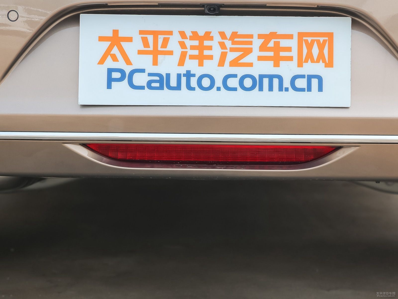 君越外觀高清大圖