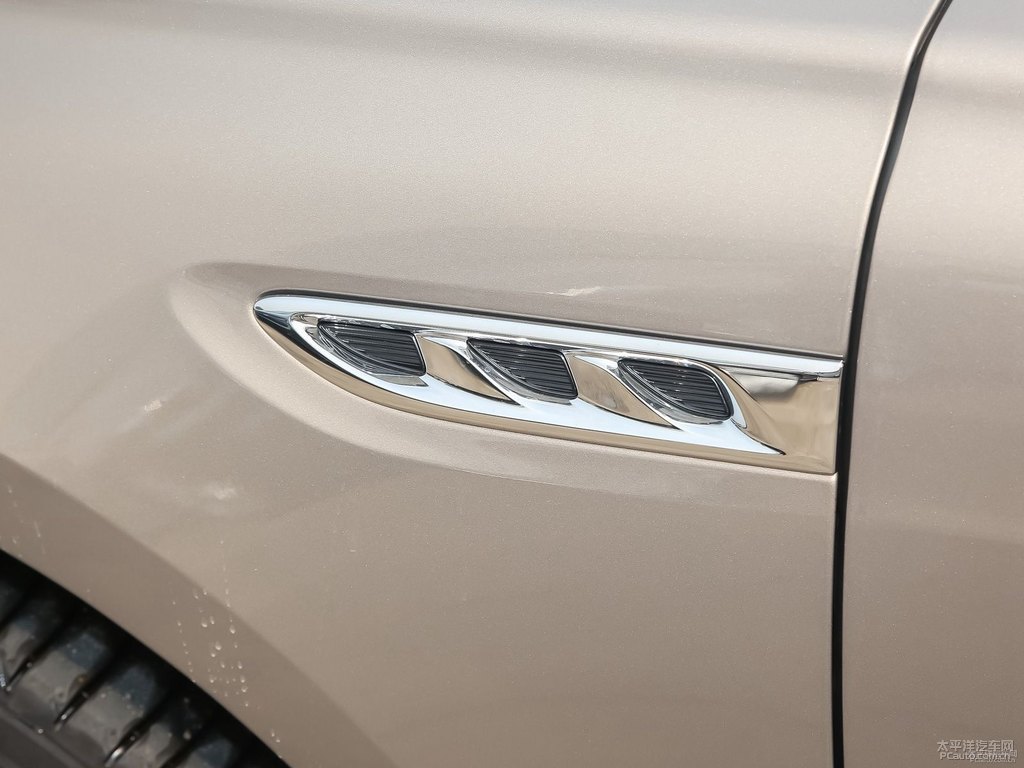 琉璃金君越車身外觀圖片
