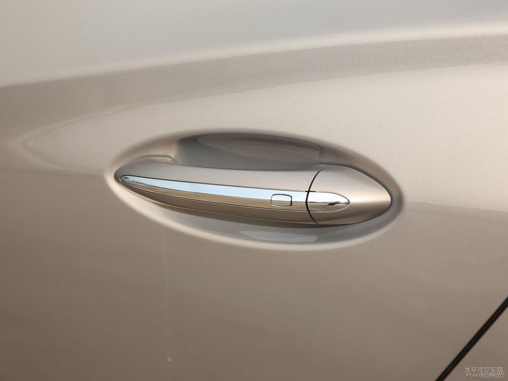 琉璃金君越車身外觀圖片