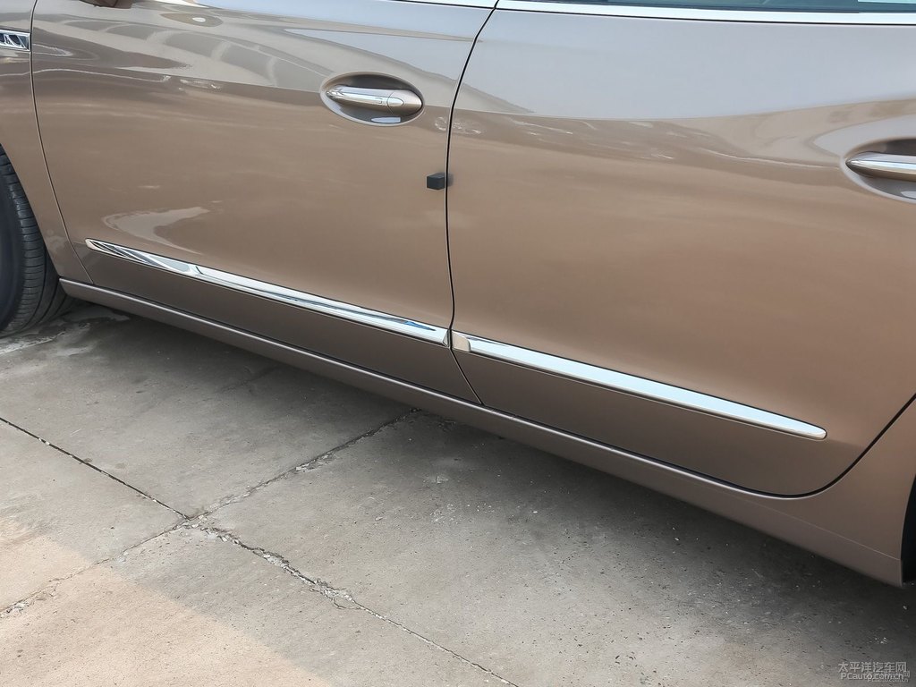 琉璃金君越車身外觀圖片