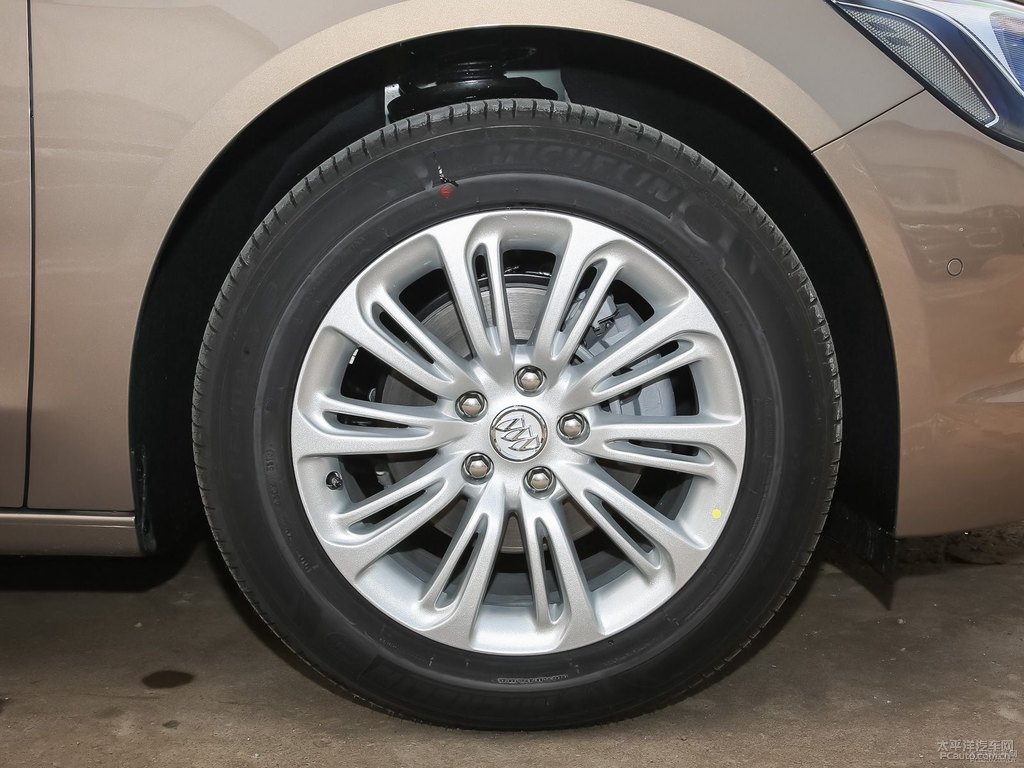 琉璃金君越車身外觀圖片