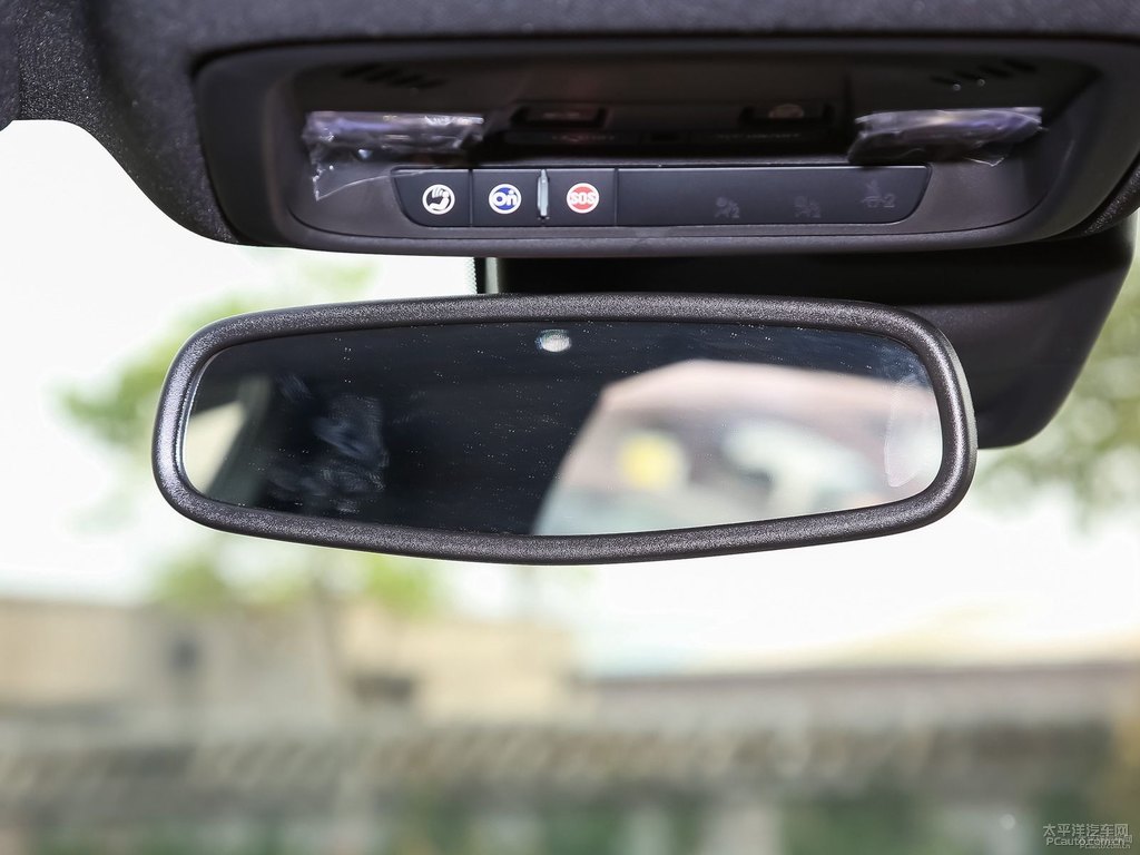 琉璃金君越車廂內(nèi)飾圖片