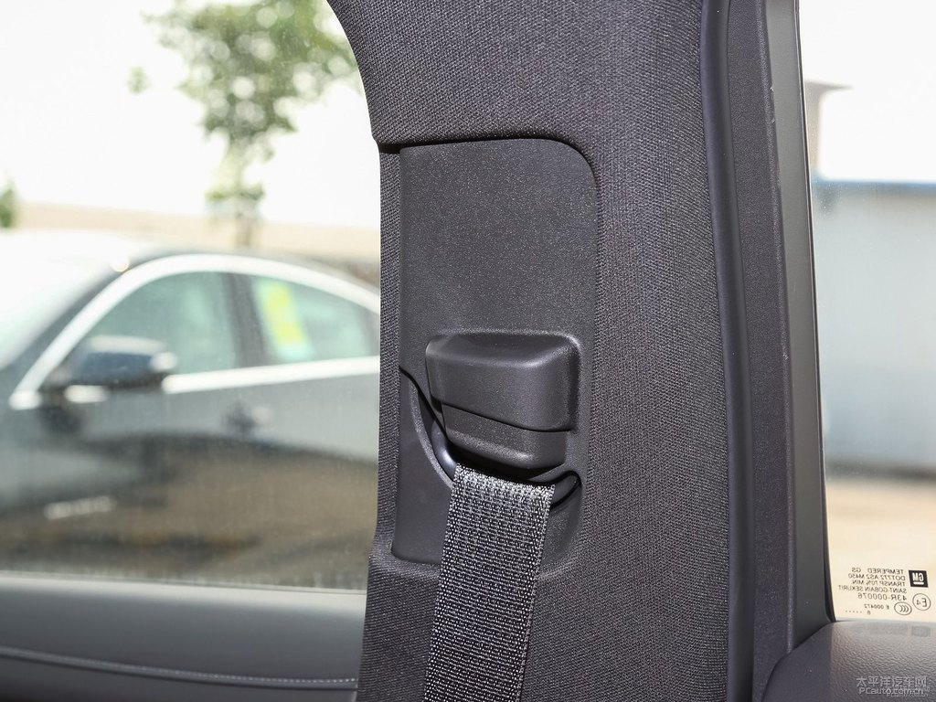 琉璃金君越車(chē)廂內(nèi)飾圖片