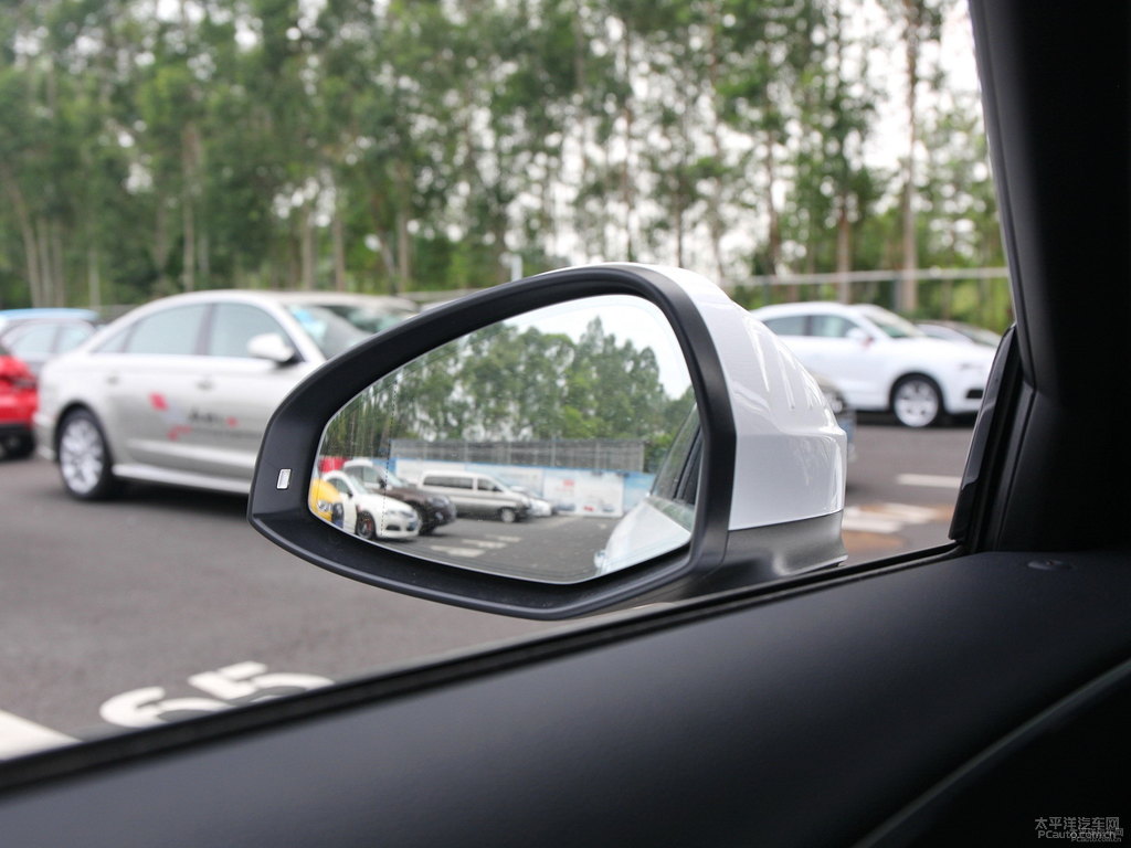 朱鷺白奧迪A4L車身外觀圖片
