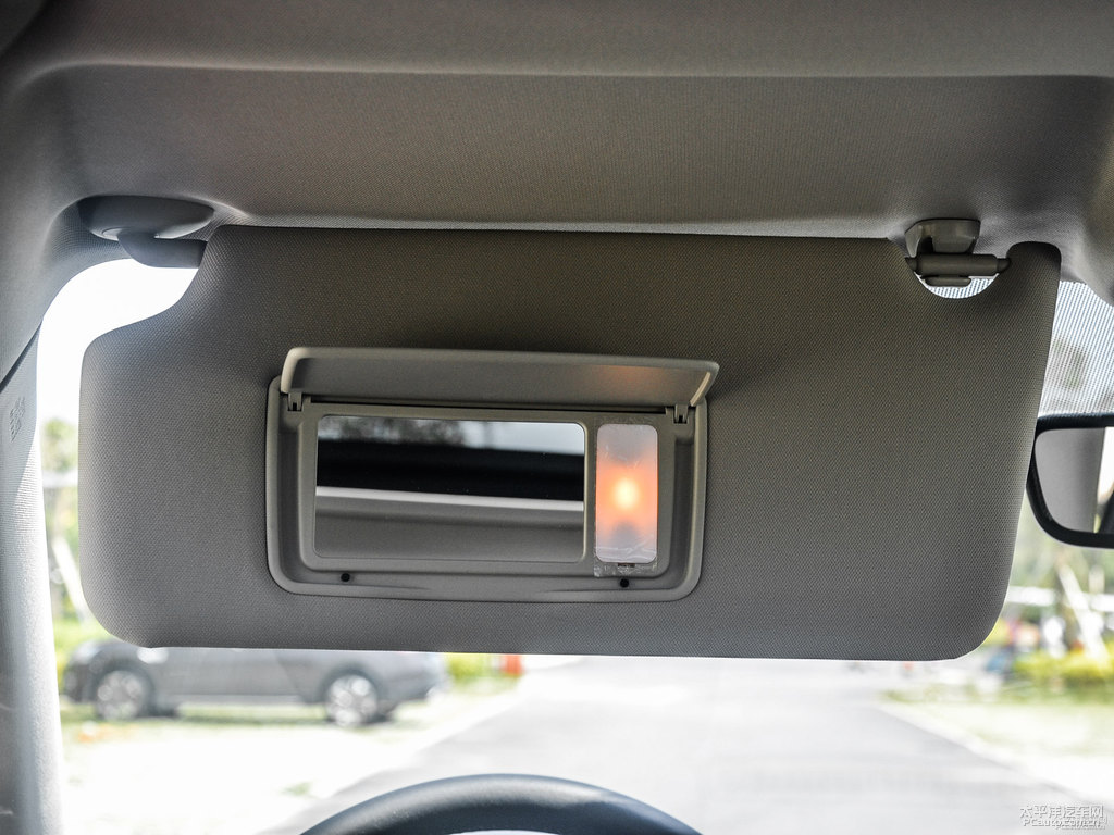 珍珠白冠道車廂內(nèi)飾圖片