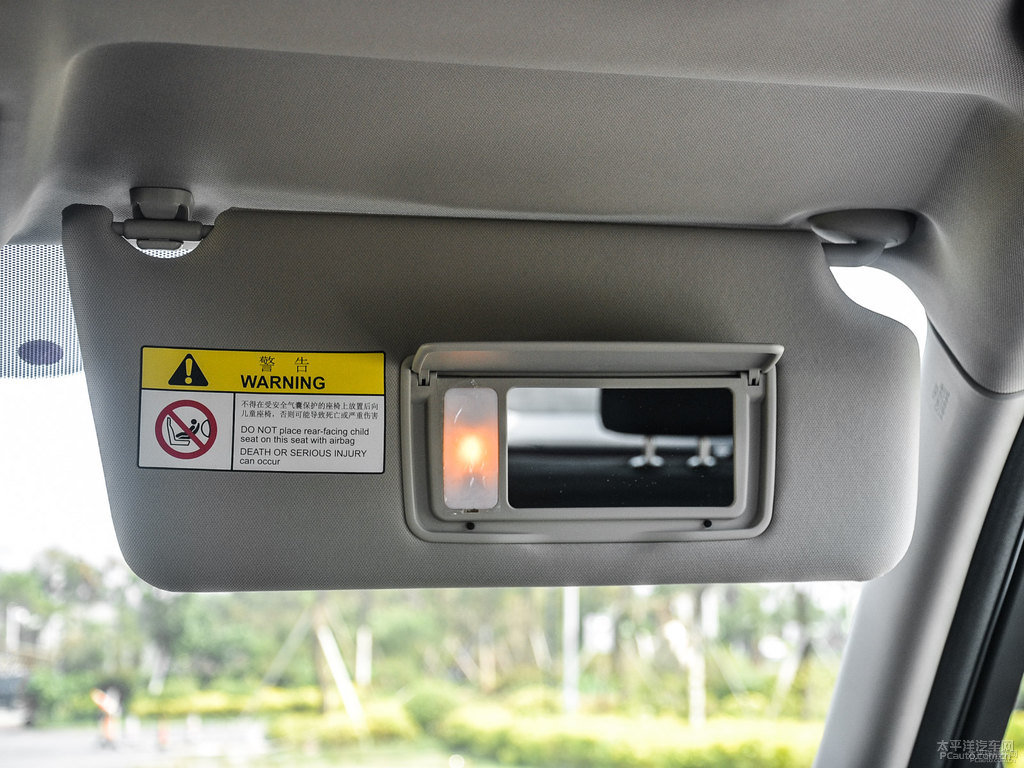 珍珠白冠道車廂內(nèi)飾圖片