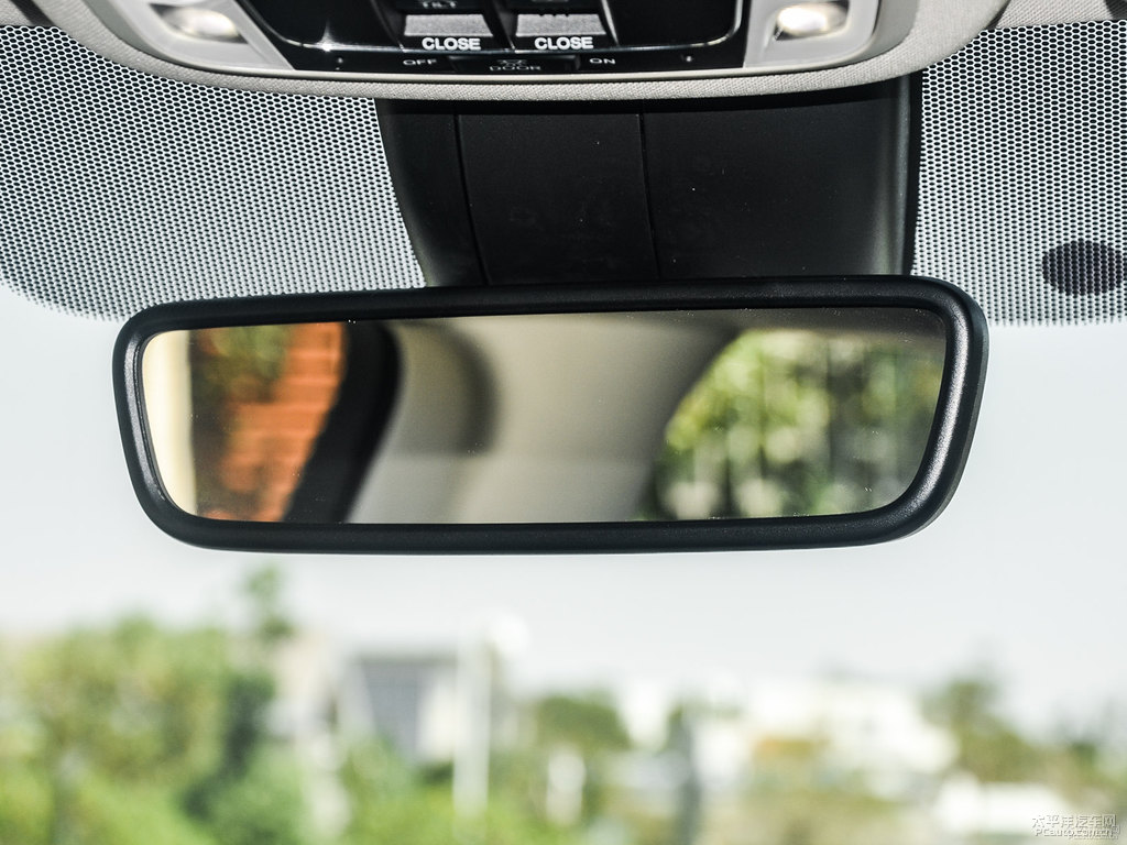 珍珠白冠道車廂內(nèi)飾圖片