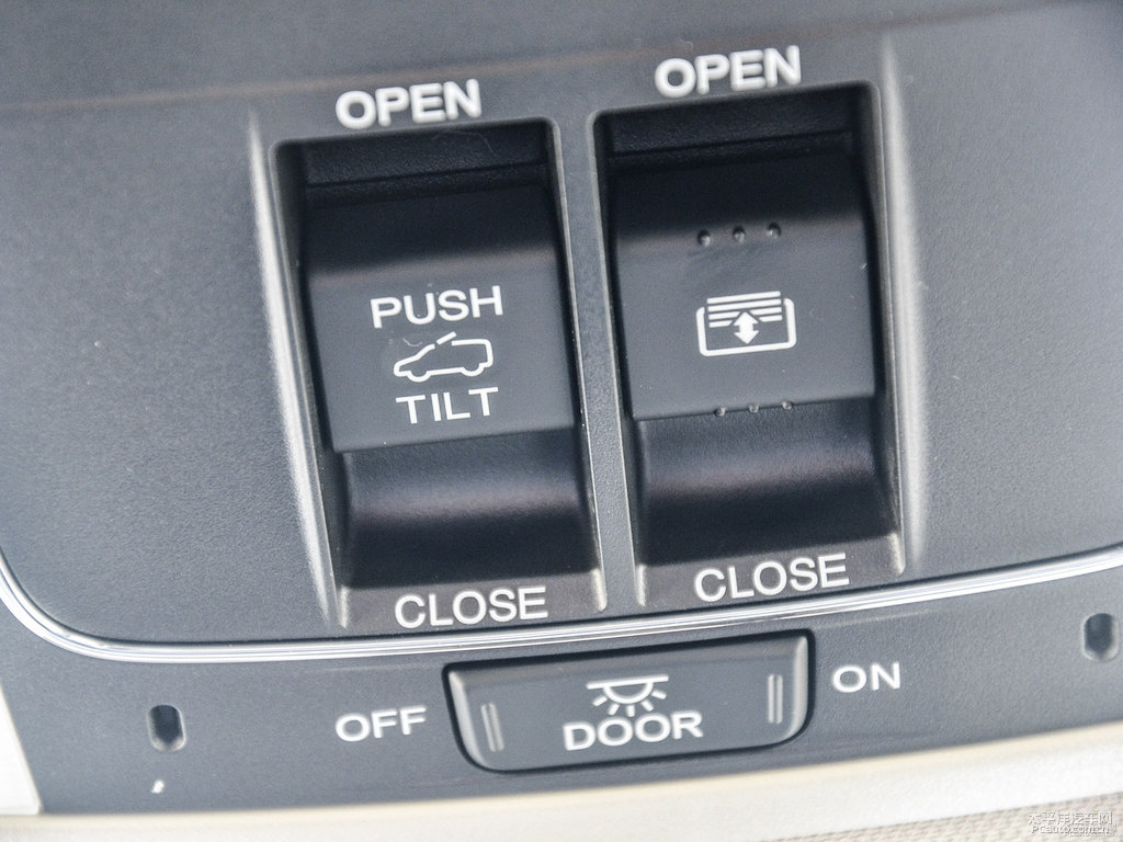 珍珠白冠道車廂內(nèi)飾圖片