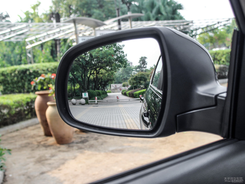 炫晶黑哈弗H2車身外觀圖片