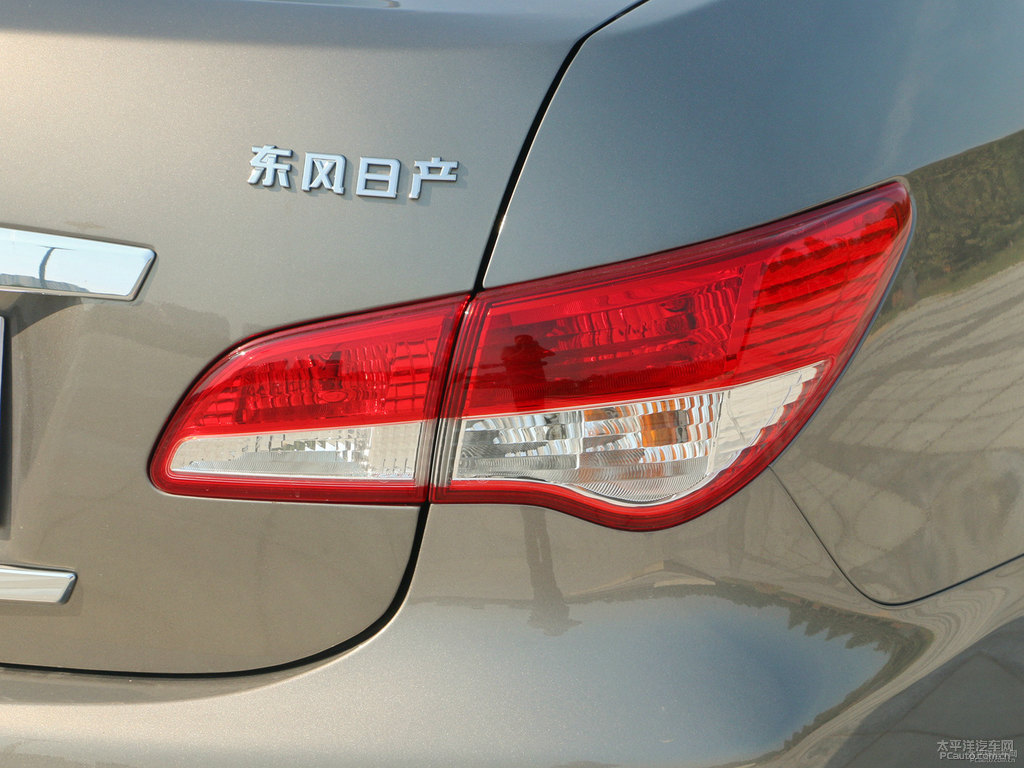 鈦古金軒逸車尾外觀圖片
