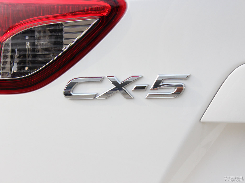 珠光白馬自達CX-5車尾外觀圖片