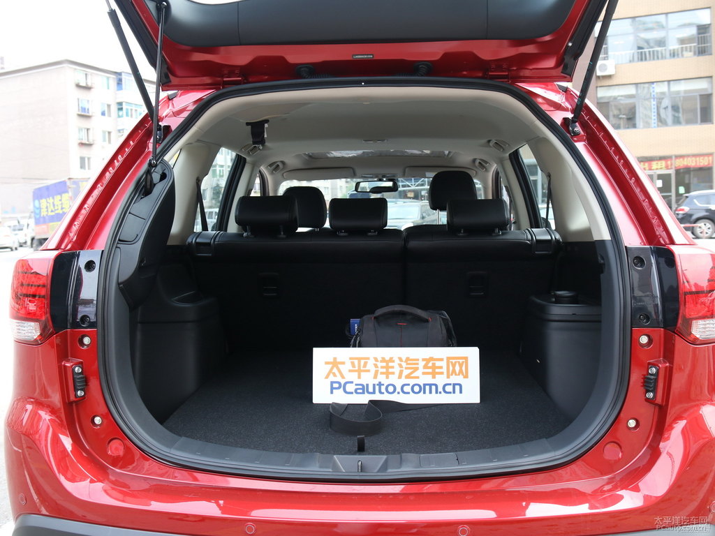寶石紅歐藍(lán)德后備廂空間圖片