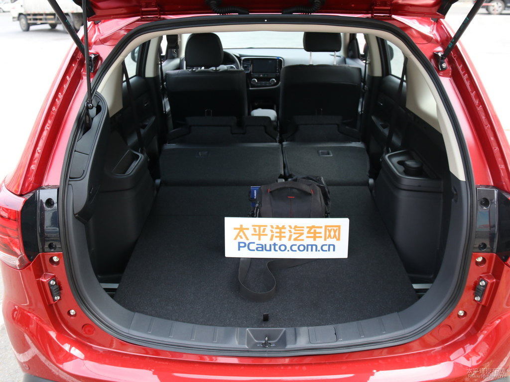 寶石紅歐藍德后備廂空間圖片