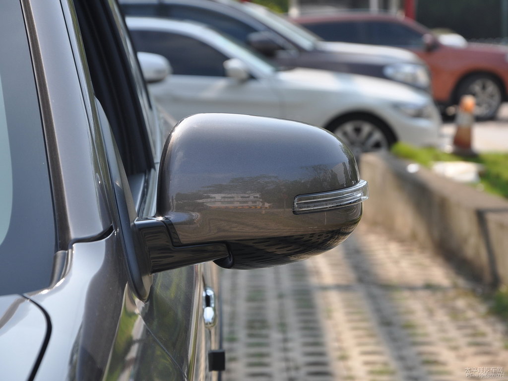 棕褐歐藍(lán)德車身外觀圖片