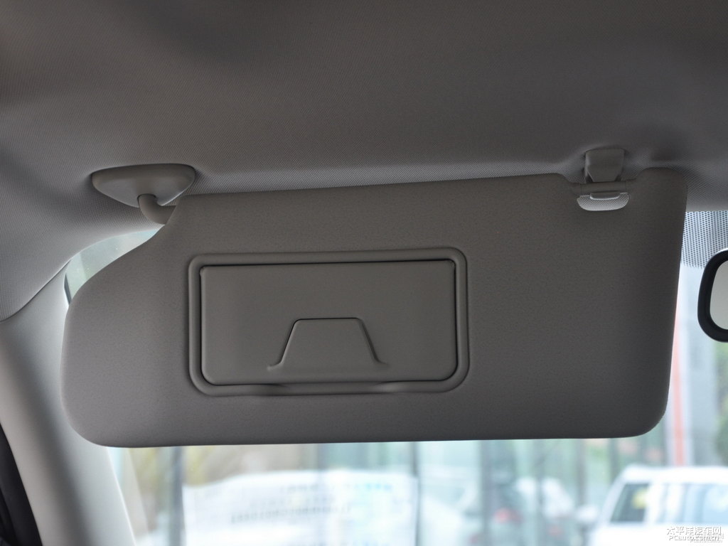 棕褐歐藍(lán)德車廂內(nèi)飾圖片
