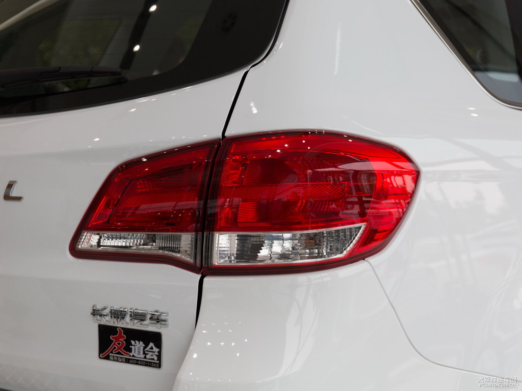 簡約白哈弗H6車尾外觀圖片