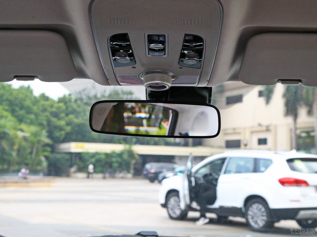 漢密爾頓白哈弗H2車廂內(nèi)飾圖片