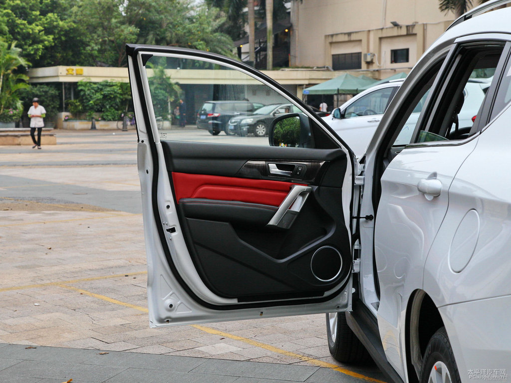 漢密爾頓白哈弗H2車廂內(nèi)飾圖片