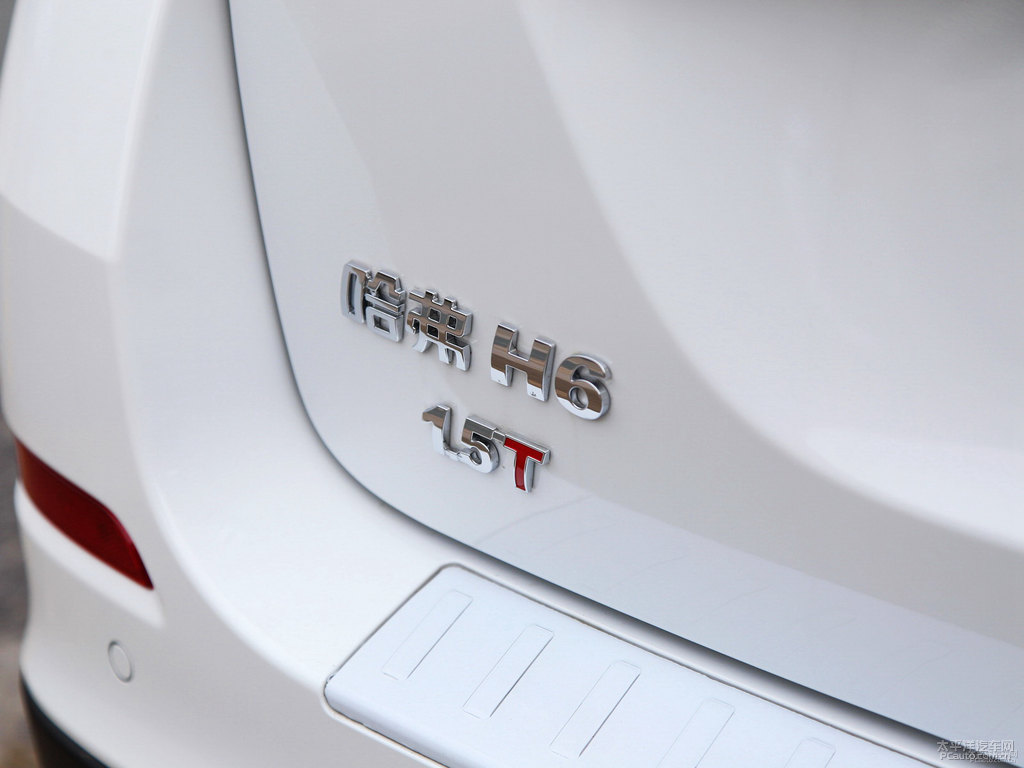 簡(jiǎn)約白哈弗H6車尾外觀圖片