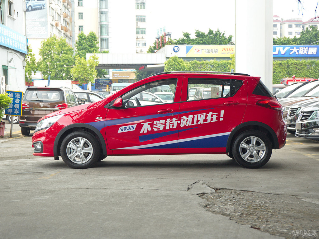朝霞紅寶駿310整車外觀外觀圖片