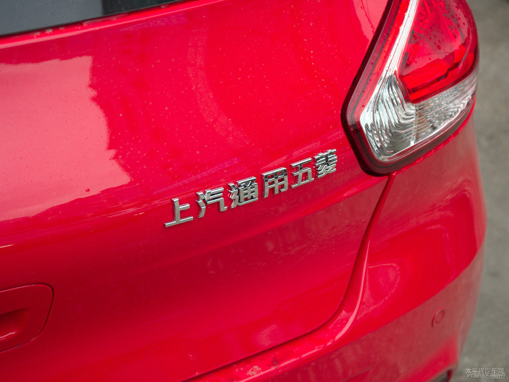 朝霞紅寶駿310車尾外觀圖片