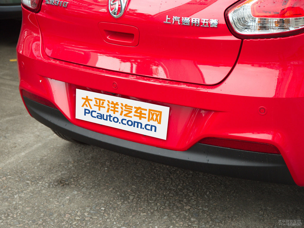 朝霞紅寶駿310車尾外觀圖片