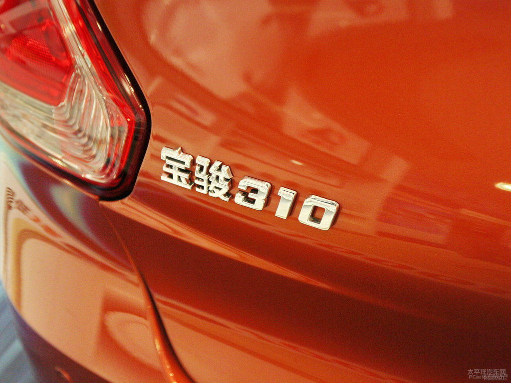 炫彩橙寶駿310車尾外觀圖片