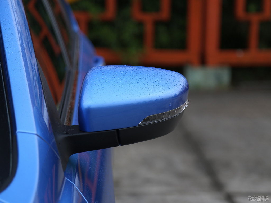 海洋藍新帝豪車身外觀圖片
