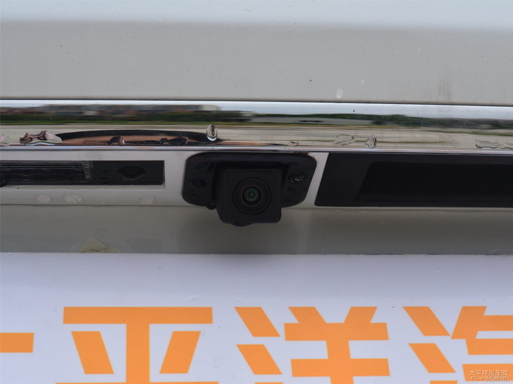 閃光月光白長(zhǎng)安CS75車尾外觀圖片