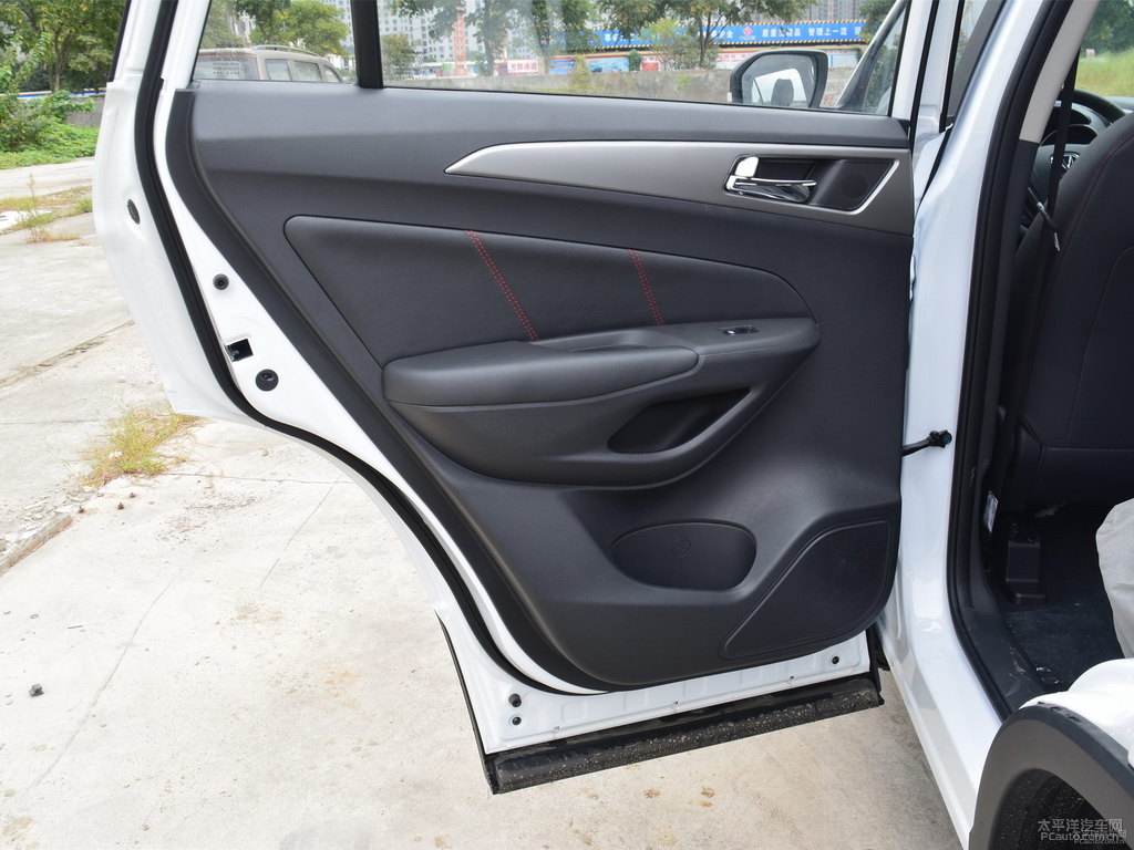 閃光月光白長安CS75車廂內(nèi)飾圖片