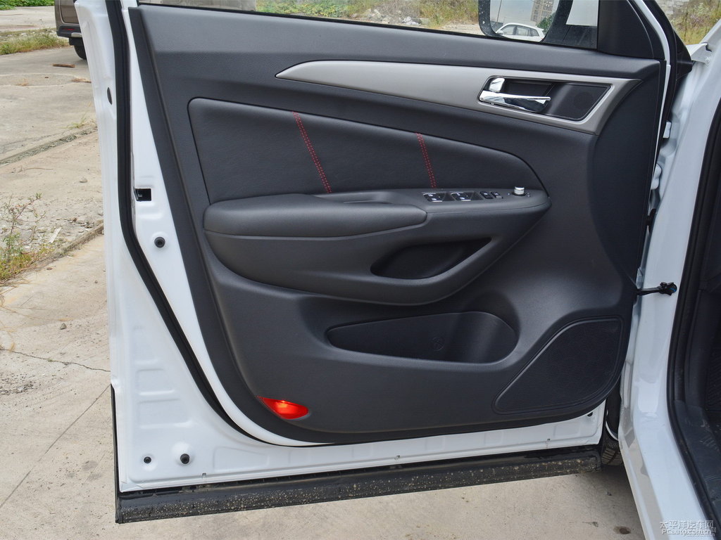 閃光月光白長安CS75車廂內(nèi)飾圖片