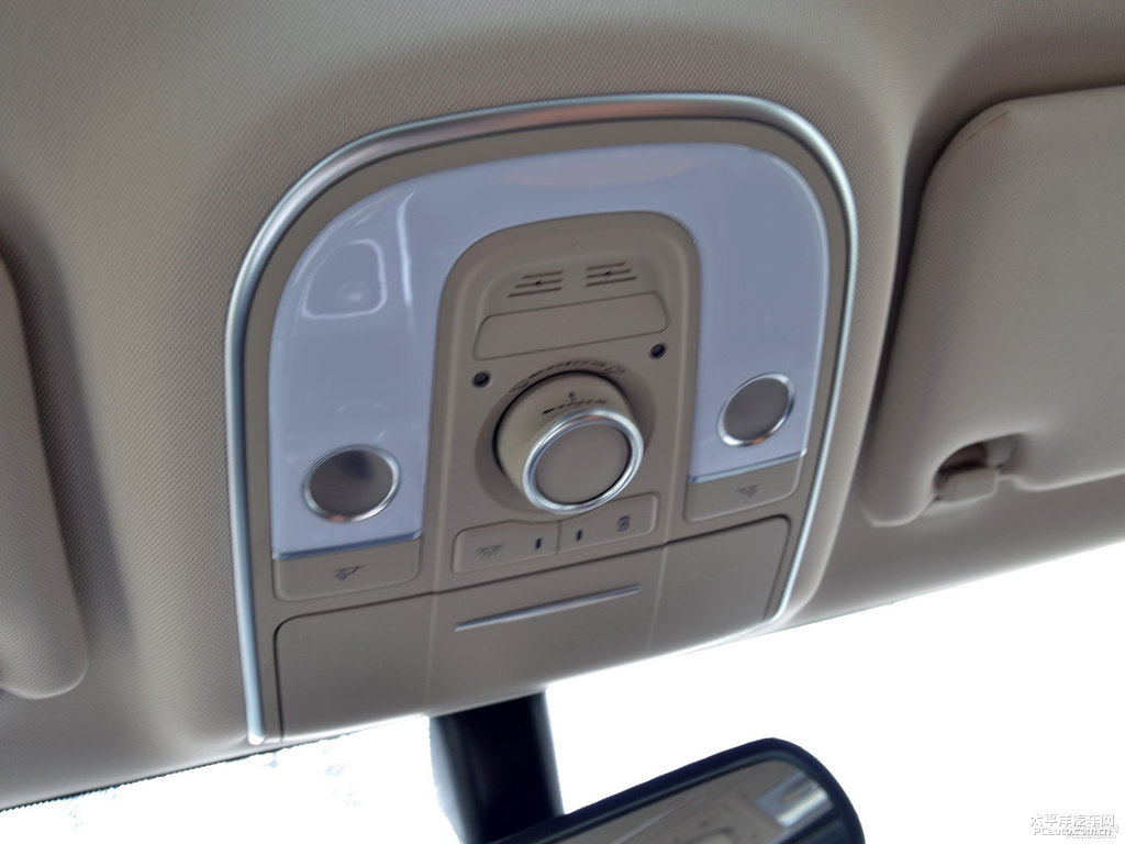 至酷黑白(雙色)宋車廂內(nèi)飾圖片