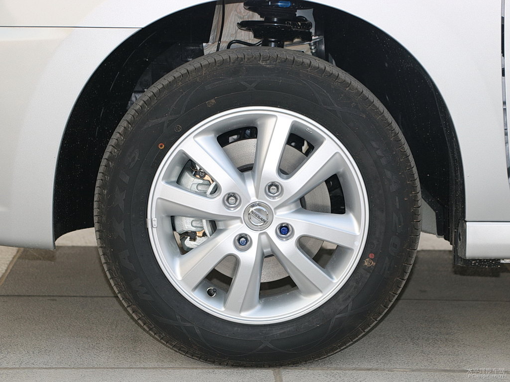 月光銀軒逸車身外觀圖片