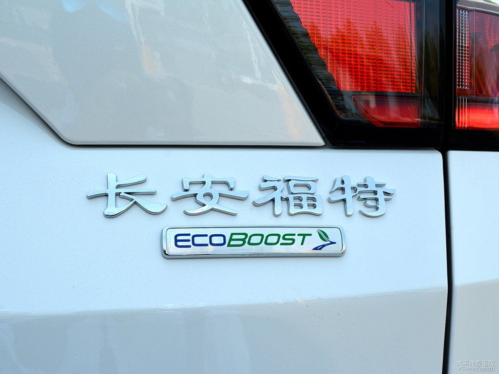 鹽湖白翼虎車尾外觀圖片
