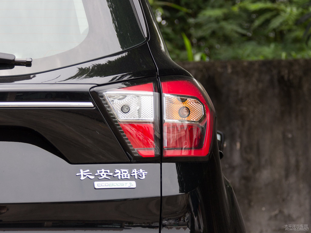 熔巖黑翼虎車(chē)尾外觀圖片